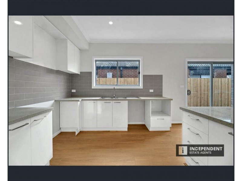 34  Trudeau Road, Melton South VIC 3338