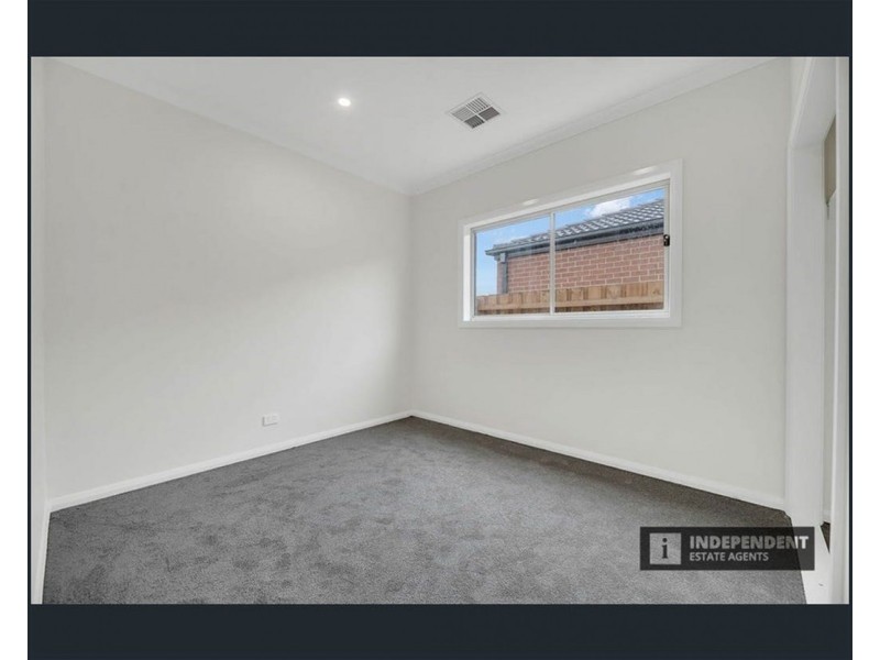 34  Trudeau Road, Melton South VIC 3338