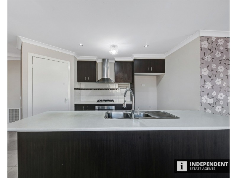 4 Crestwood Way, Brookfield VIC 3338
