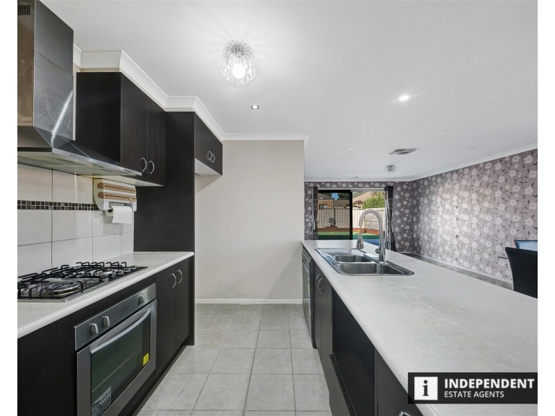 4 Crestwood Way, Brookfield VIC 3338