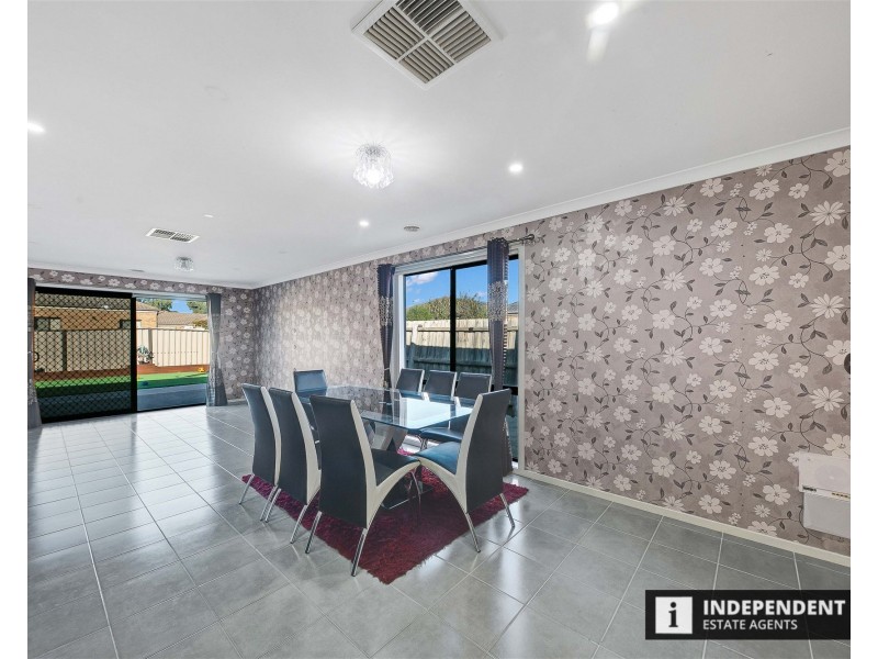 4 Crestwood Way, Brookfield VIC 3338