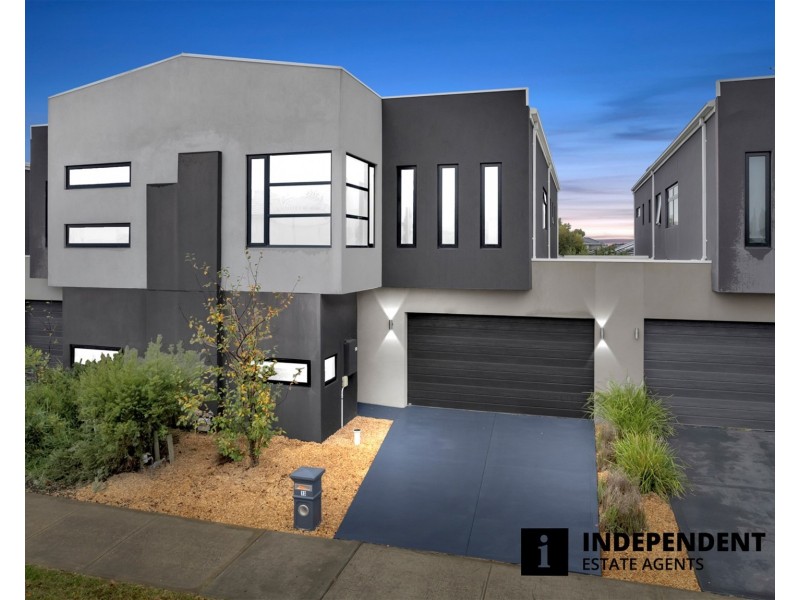 13 Maggie Street, Cranbourne East VIC 3977