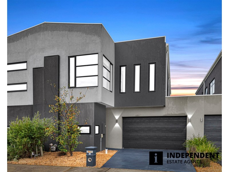 13 Maggie Street, Cranbourne East VIC 3977