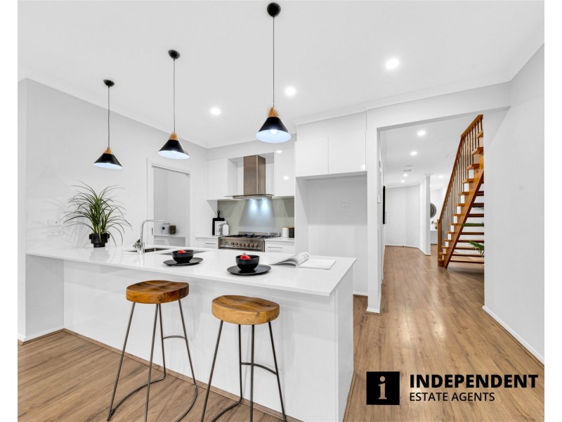 13 Maggie Street, Cranbourne East VIC 3977