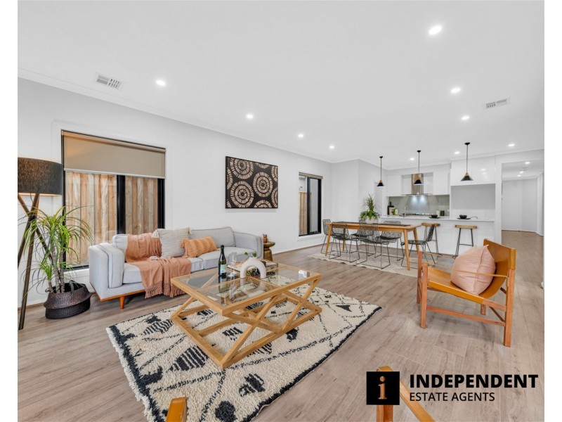 13 Maggie Street, Cranbourne East VIC 3977