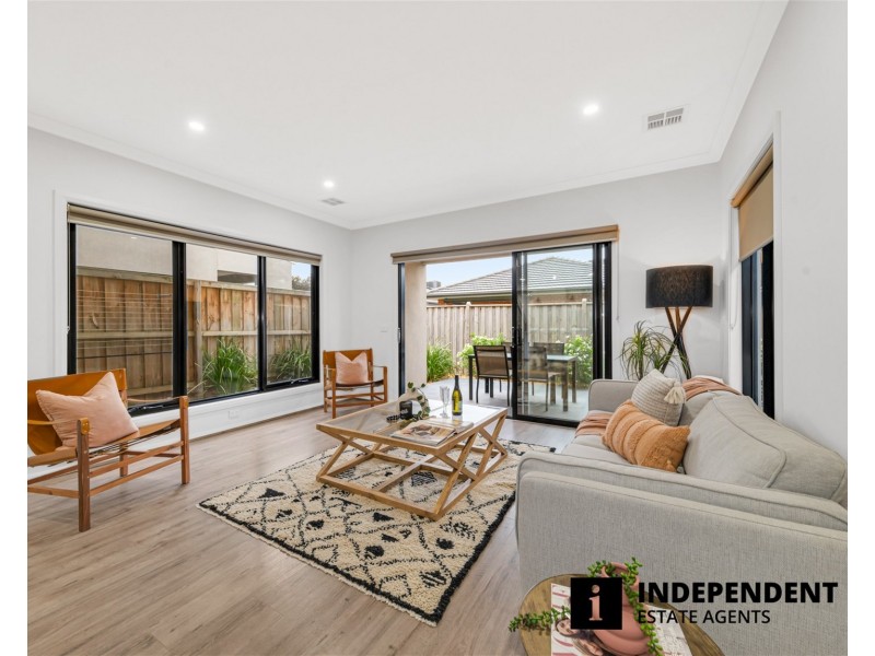 13 Maggie Street, Cranbourne East VIC 3977