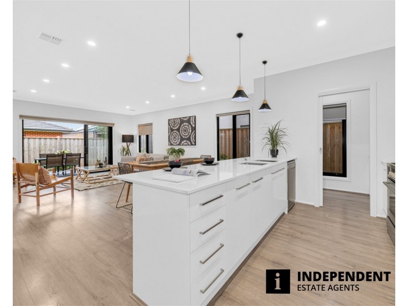 13 Maggie Street, Cranbourne East VIC 3977