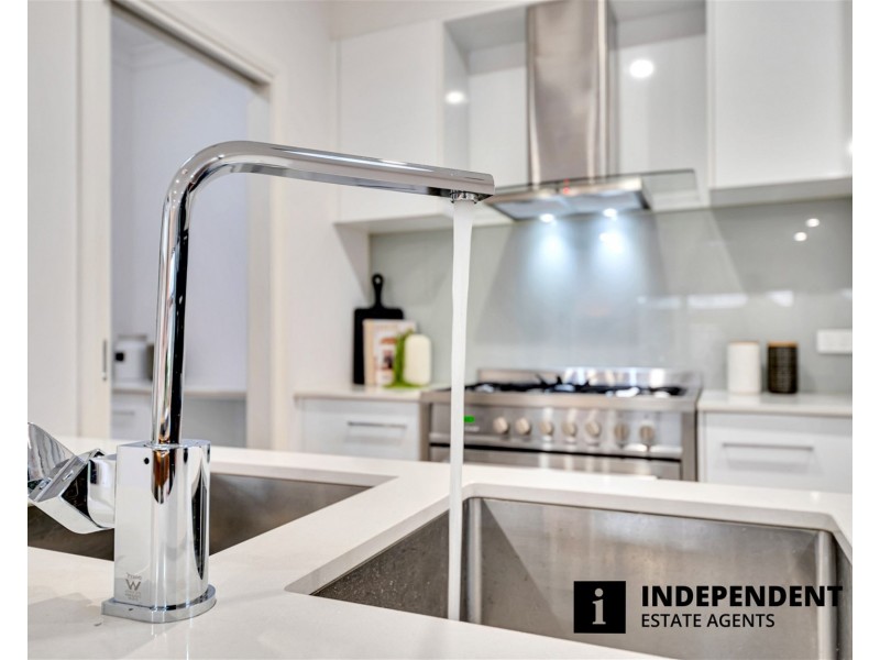 13 Maggie Street, Cranbourne East VIC 3977