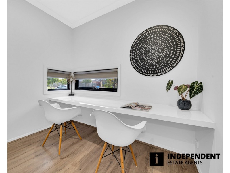 13 Maggie Street, Cranbourne East VIC 3977