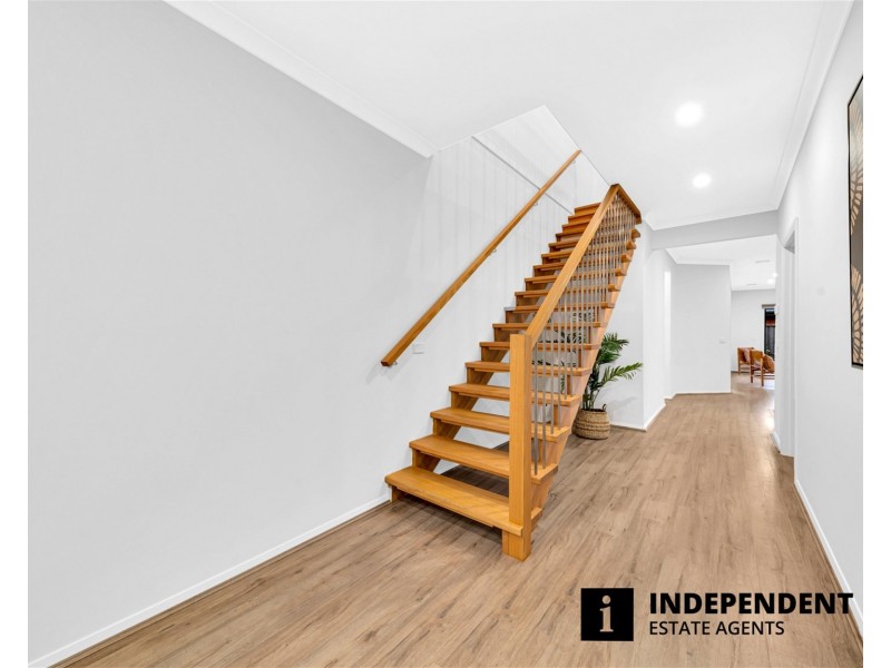 13 Maggie Street, Cranbourne East VIC 3977