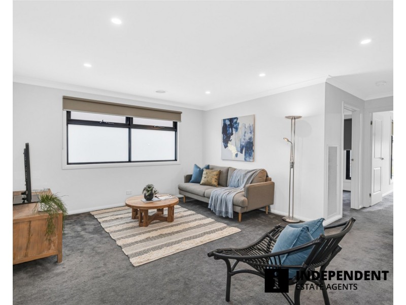 13 Maggie Street, Cranbourne East VIC 3977