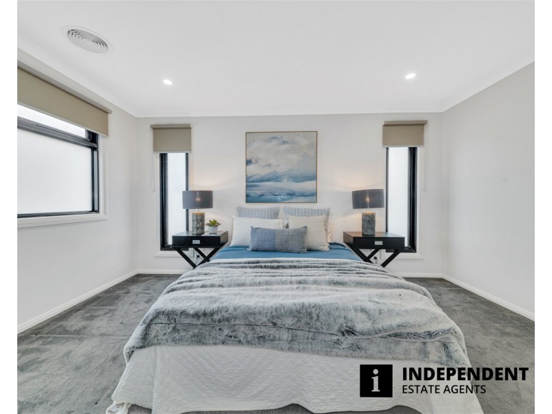 13 Maggie Street, Cranbourne East VIC 3977