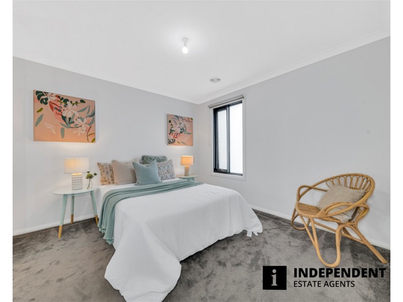 13 Maggie Street, Cranbourne East VIC 3977