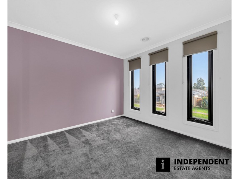 13 Maggie Street, Cranbourne East VIC 3977
