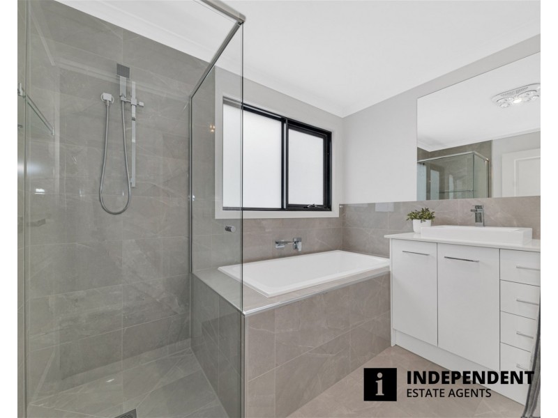 13 Maggie Street, Cranbourne East VIC 3977