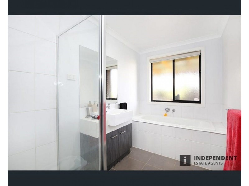 44 Mapleton Bvd, Melton South VIC 3338