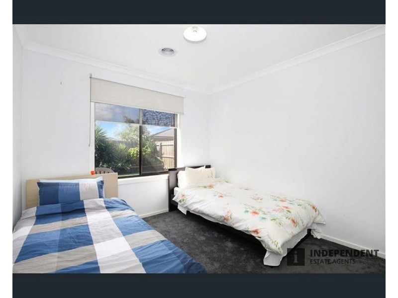 44 Mapleton Bvd, Melton South VIC 3338