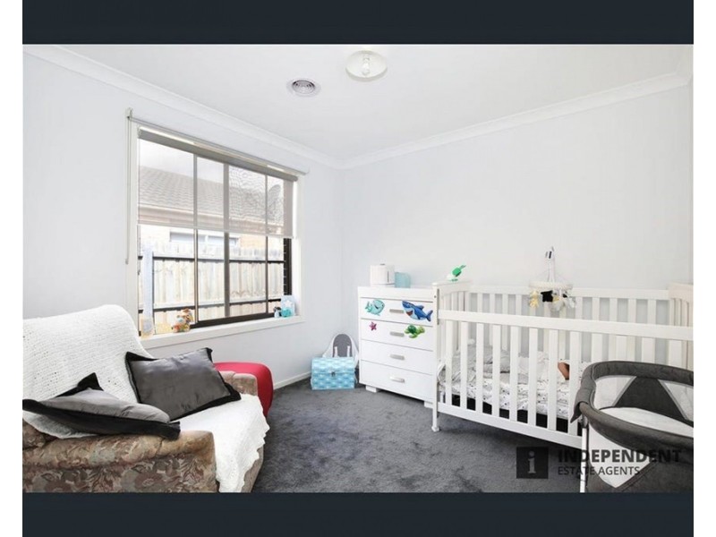 44 Mapleton Bvd, Melton South VIC 3338