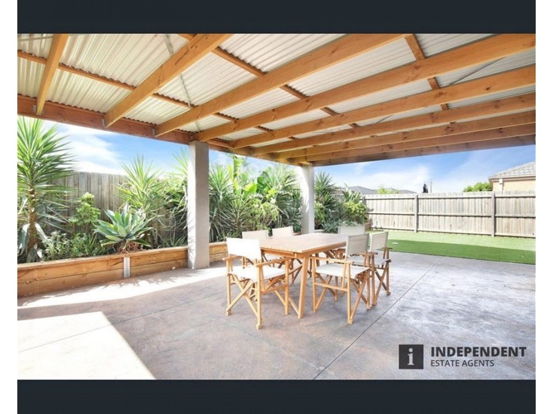 44 Mapleton Bvd, Melton South VIC 3338