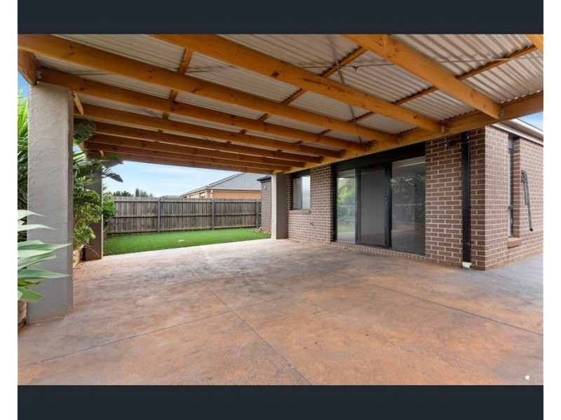 44 Mapleton Bvd, Melton South VIC 3338