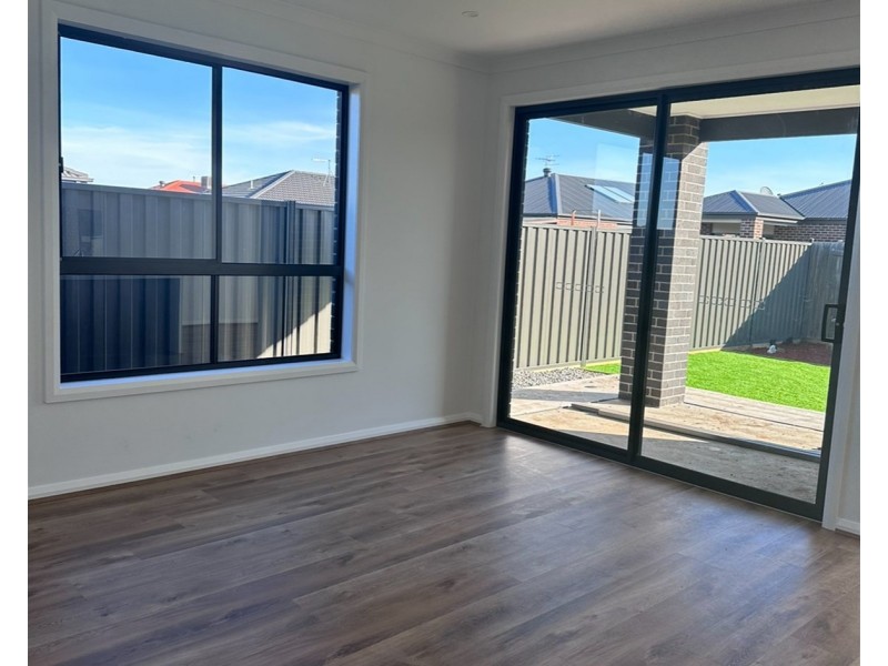 64 Pintail Drive, Melton South VIC 3338