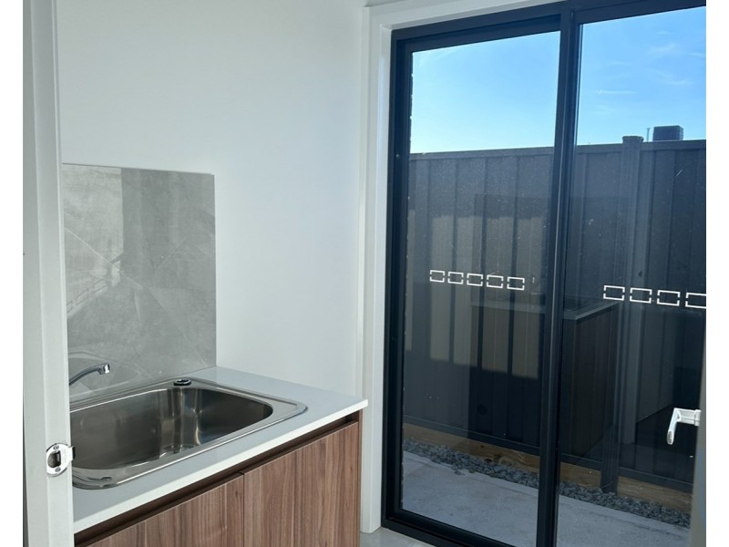 64 Pintail Drive, Melton South VIC 3338