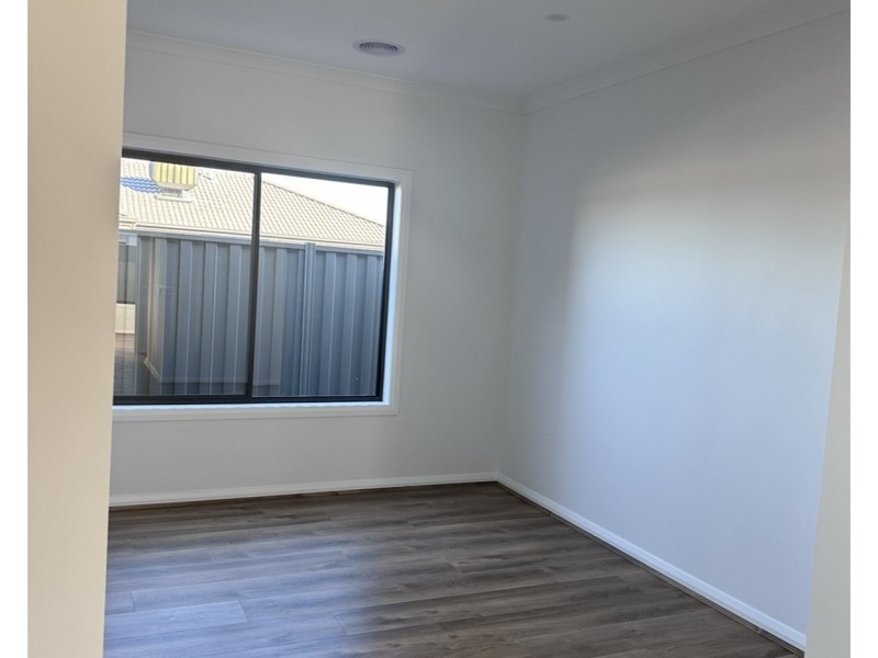 64 Pintail Drive, Melton South VIC 3338