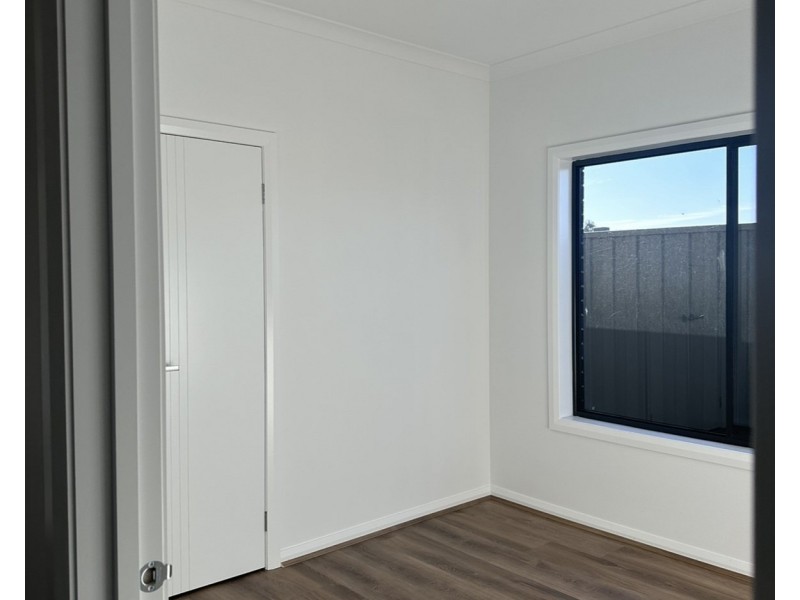 64 Pintail Drive, Melton South VIC 3338