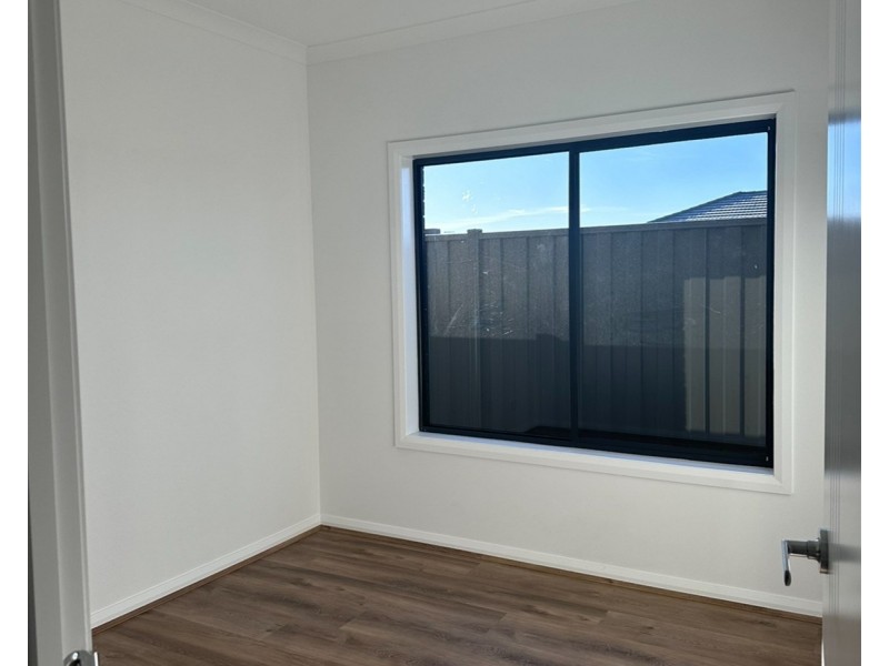 64 Pintail Drive, Melton South VIC 3338