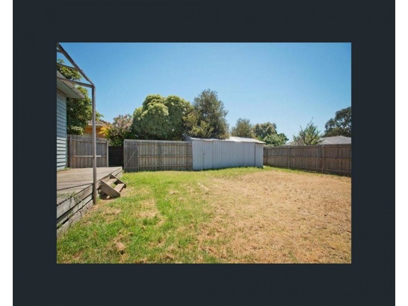 8 Exford Road, Melton South VIC 3338