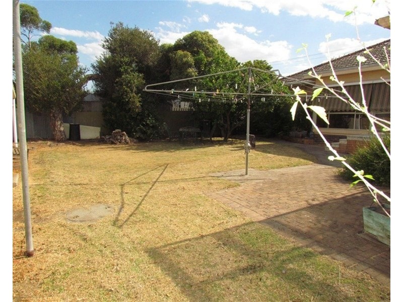 6 Exford Road, Melton South VIC 3338