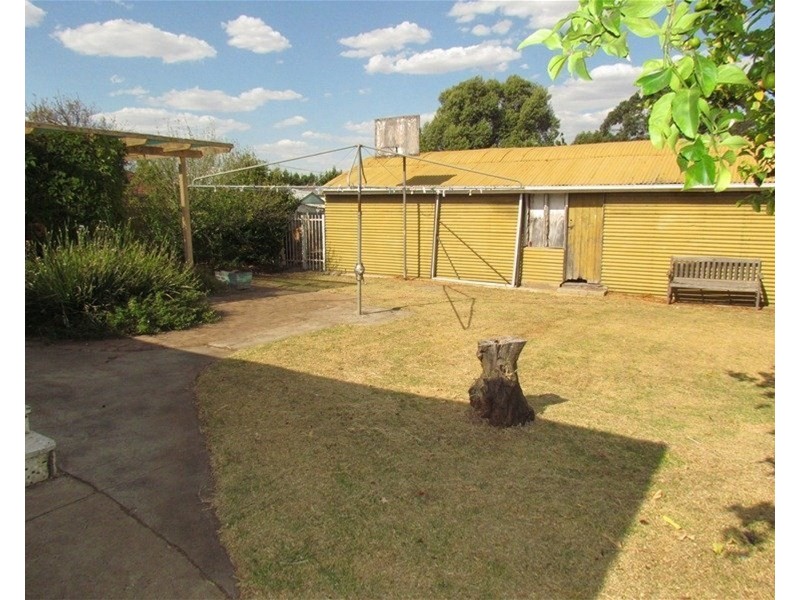 6 Exford Road, Melton South VIC 3338