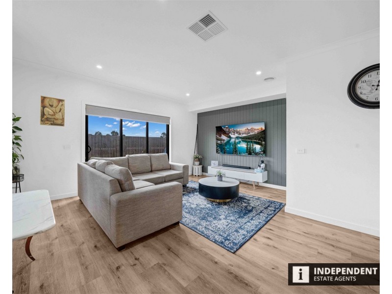 44 Linacre Crescent, Melton South VIC 3338