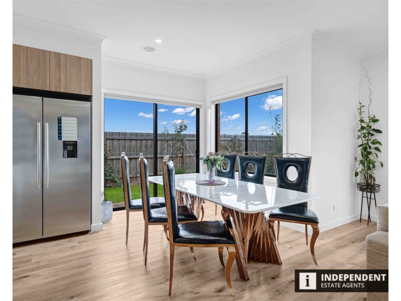 44 Linacre Crescent, Melton South VIC 3338