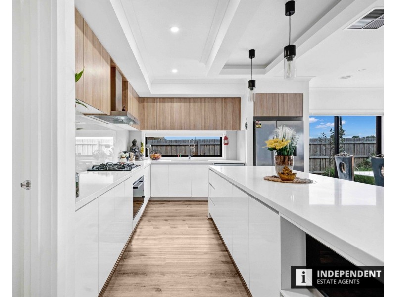 44 Linacre Crescent, Melton South VIC 3338