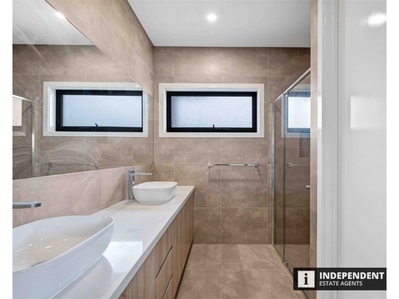 44 Linacre Crescent, Melton South VIC 3338