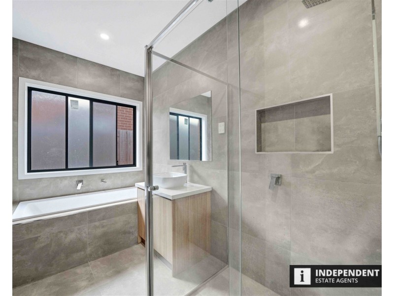 44 Linacre Crescent, Melton South VIC 3338