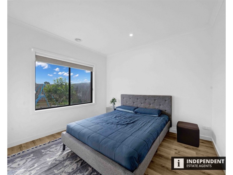 44 Linacre Crescent, Melton South VIC 3338