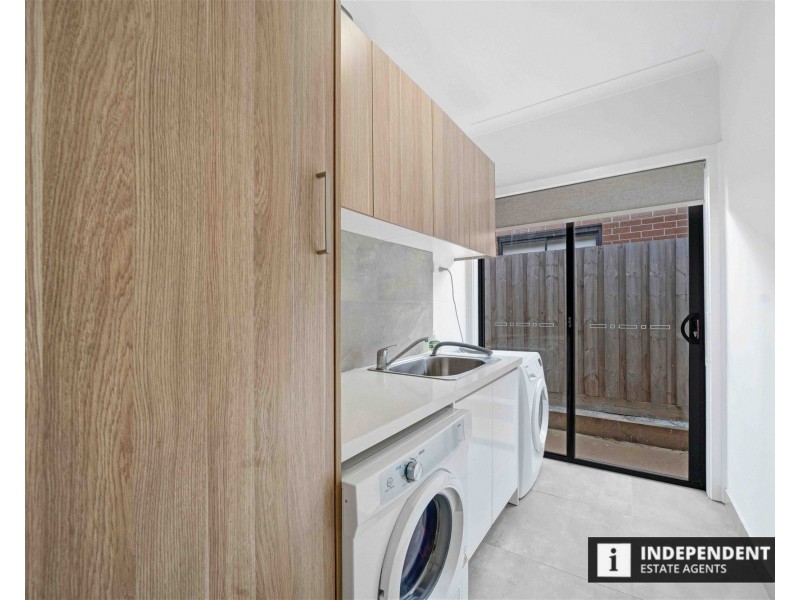 44 Linacre Crescent, Melton South VIC 3338