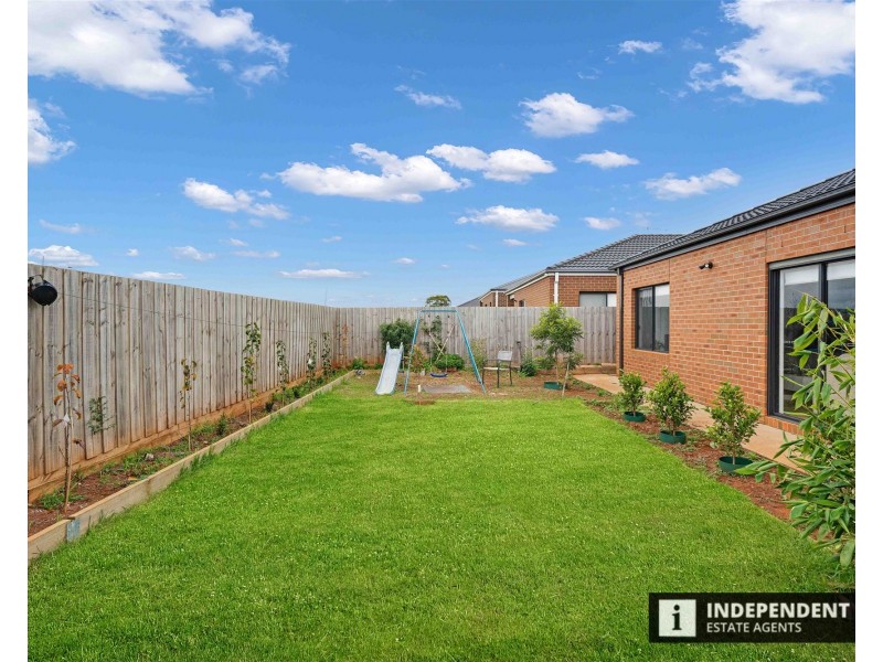 44 Linacre Crescent, Melton South VIC 3338