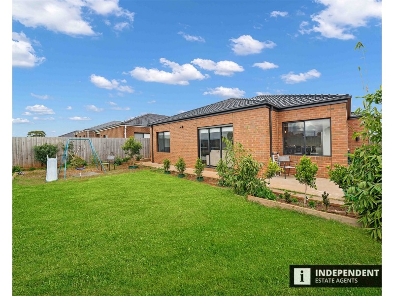 44 Linacre Crescent, Melton South VIC 3338