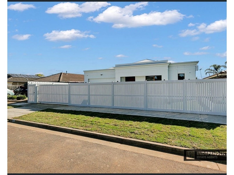 27 Wills Road, Melton South VIC 3338