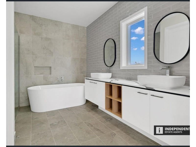 27 Wills Road, Melton South VIC 3338