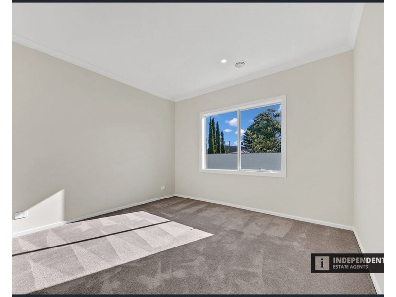 27 Wills Road, Melton South VIC 3338