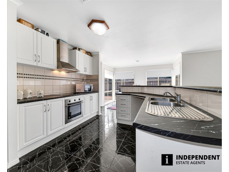 29  Silver Creek Drive, Lynbrook VIC 3975
