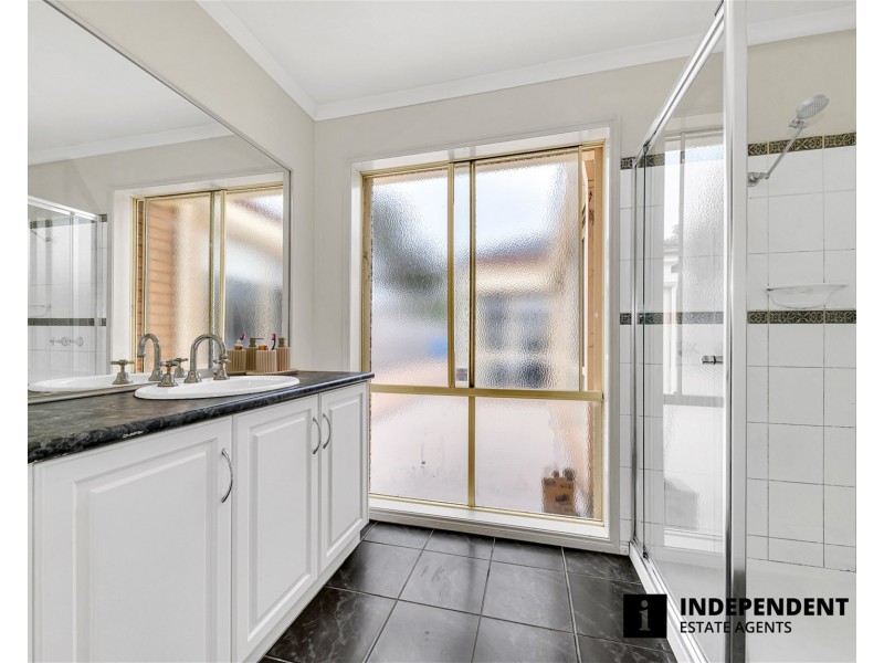 29  Silver Creek Drive, Lynbrook VIC 3975