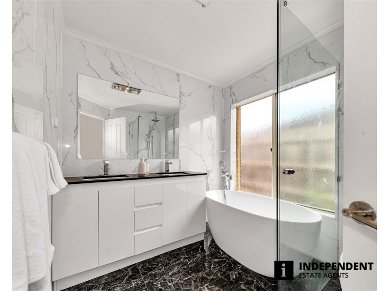 29  Silver Creek Drive, Lynbrook VIC 3975