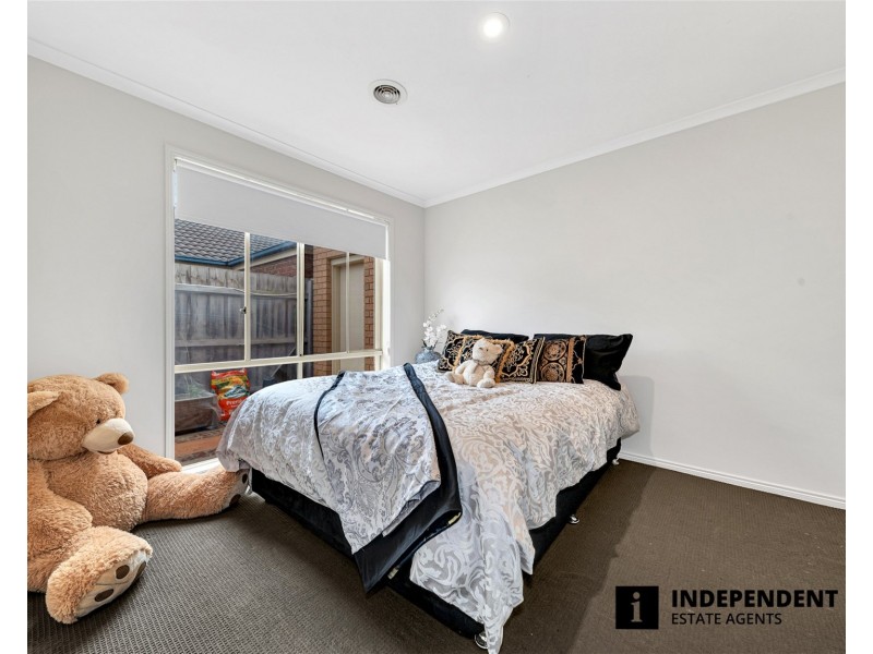 29  Silver Creek Drive, Lynbrook VIC 3975