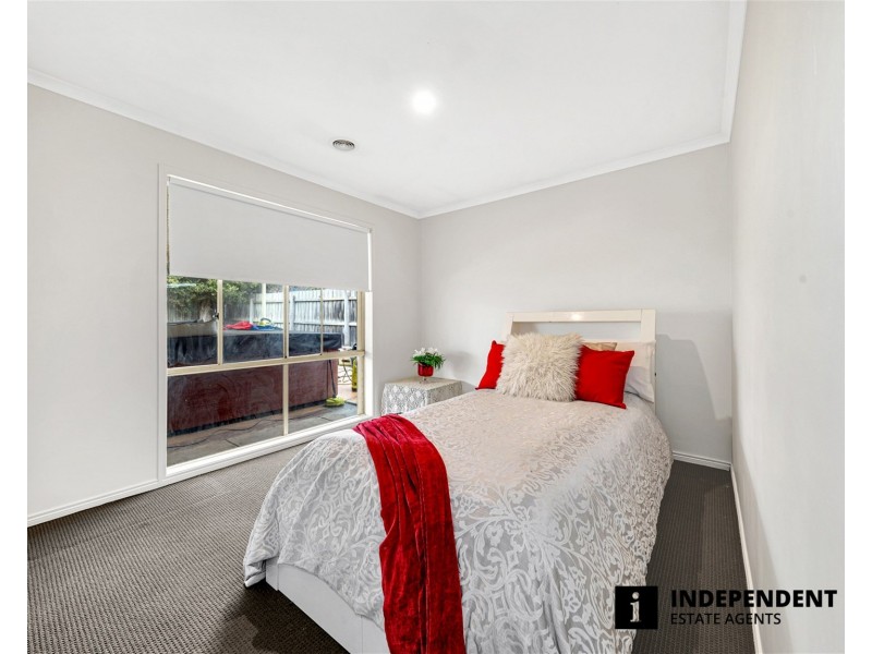 29  Silver Creek Drive, Lynbrook VIC 3975
