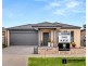 8 Pipers Place, Clyde North VIC 3978